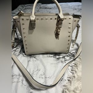 Off white GUESS studded purse